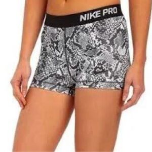 Nike pro shorts size small